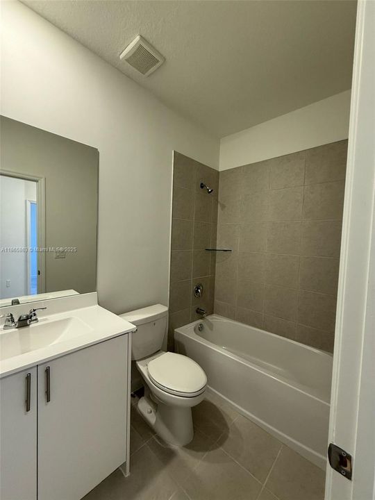 最近租的: $3,400 (3 贝兹, 2 浴室, 0 平方英尺)