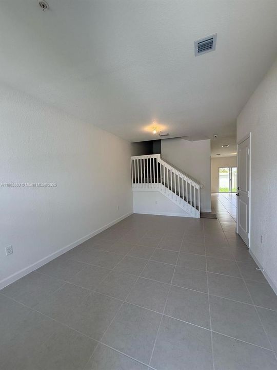 最近租的: $3,400 (3 贝兹, 2 浴室, 0 平方英尺)