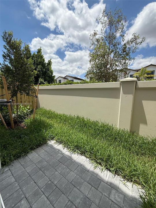 最近租的: $3,400 (3 贝兹, 2 浴室, 0 平方英尺)