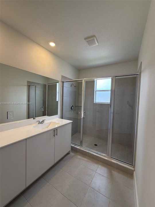 最近租的: $3,400 (3 贝兹, 2 浴室, 0 平方英尺)