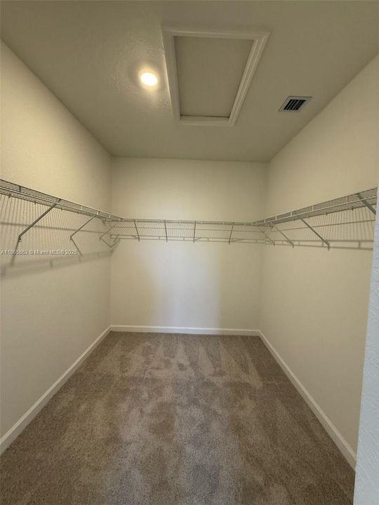 最近租的: $3,400 (3 贝兹, 2 浴室, 0 平方英尺)