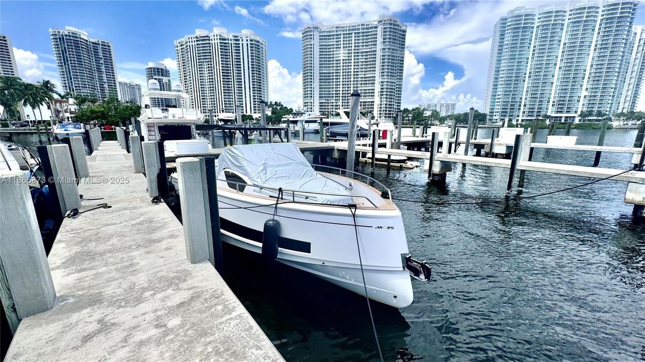 На продажу: $695,000 (65,000.00 acres)