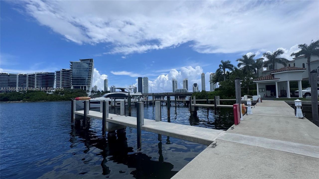 На продажу: $695,000 (65,000.00 acres)