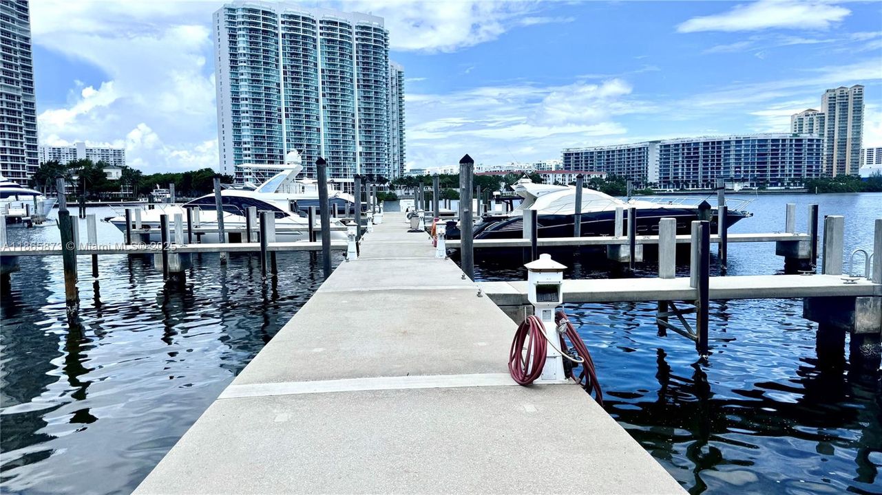 На продажу: $695,000 (65,000.00 acres)