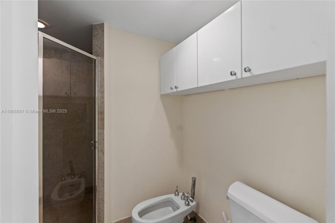 For Sale: $1,285,000 (2 beds, 2 baths, 1380 Square Feet)