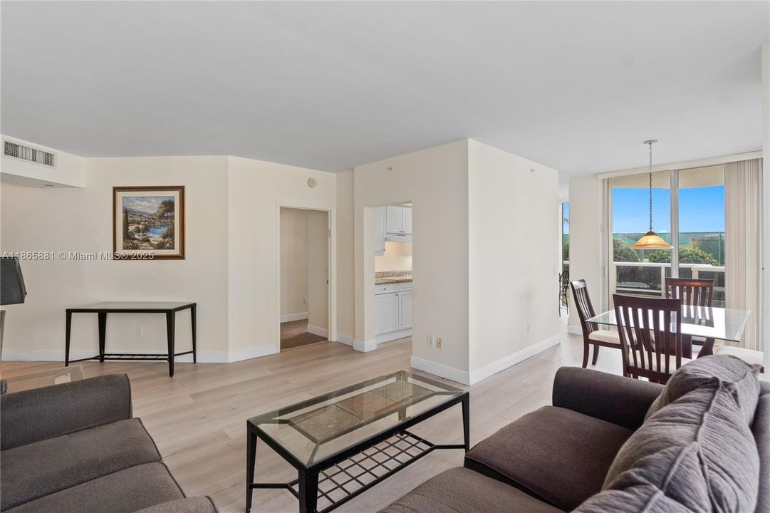 For Sale: $1,285,000 (2 beds, 2 baths, 1380 Square Feet)