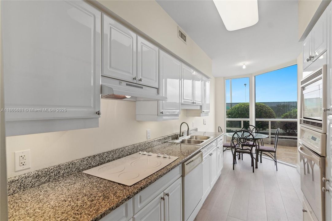 For Sale: $1,285,000 (2 beds, 2 baths, 1380 Square Feet)