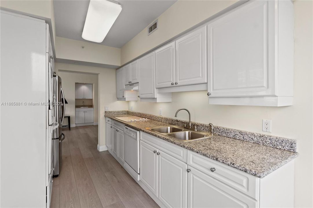 For Sale: $1,285,000 (2 beds, 2 baths, 1380 Square Feet)