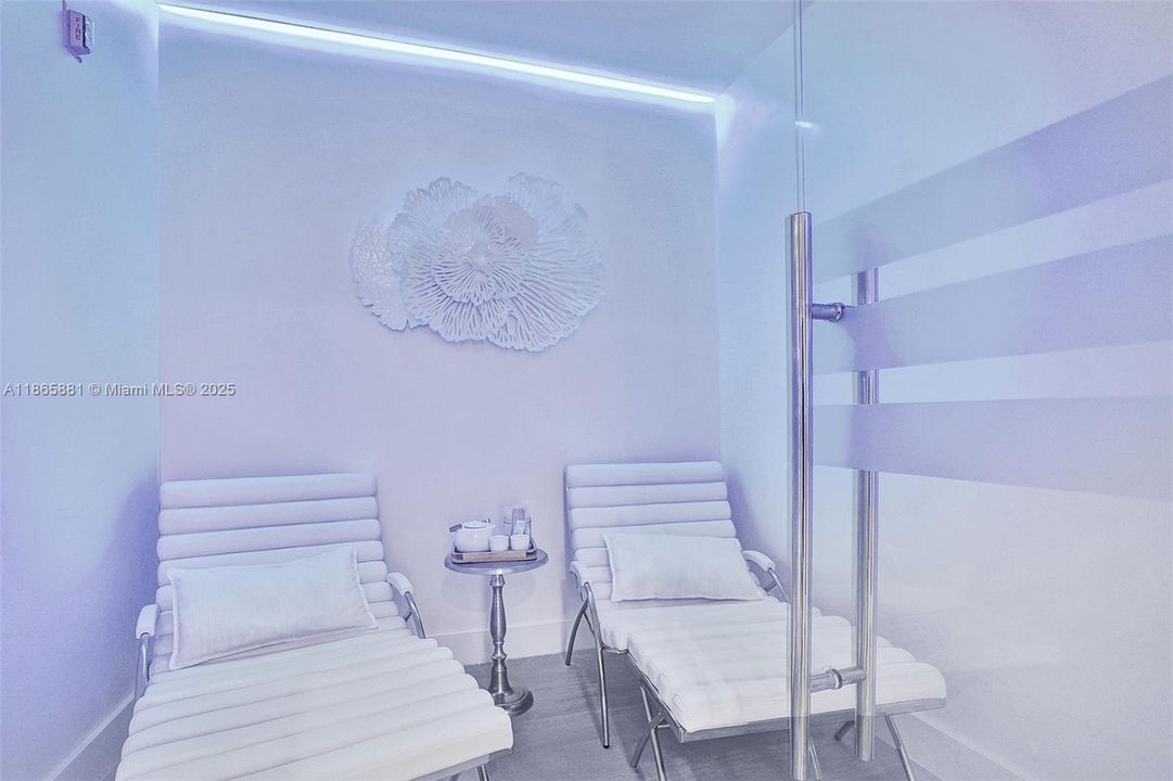 Club House - SPA - Blue & Green Diamond