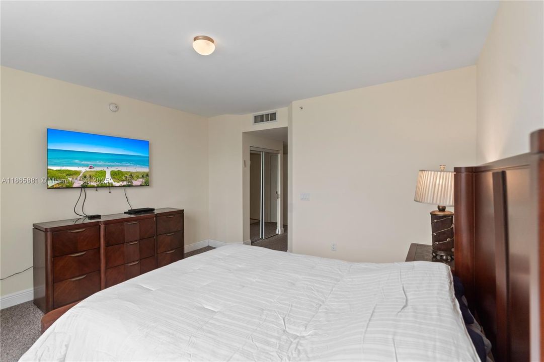 For Sale: $1,285,000 (2 beds, 2 baths, 1380 Square Feet)