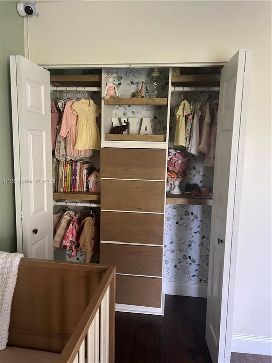 出租: $5,000 (3 贝兹, 2 浴室, 1905 平方英尺)