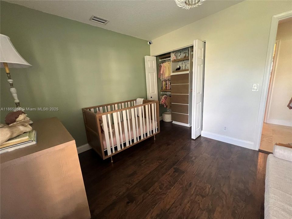 出租: $5,000 (3 贝兹, 2 浴室, 1905 平方英尺)