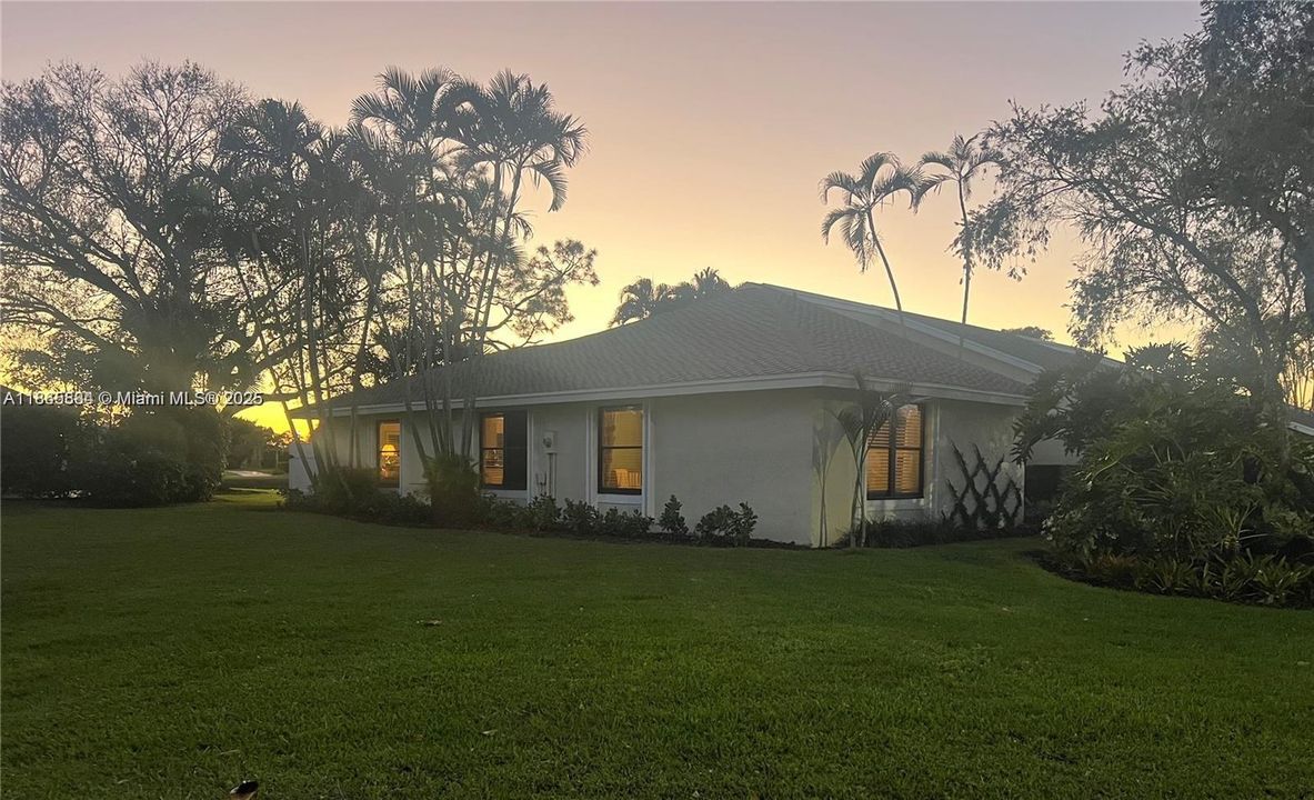 出租: $5,000 (3 贝兹, 2 浴室, 1905 平方英尺)