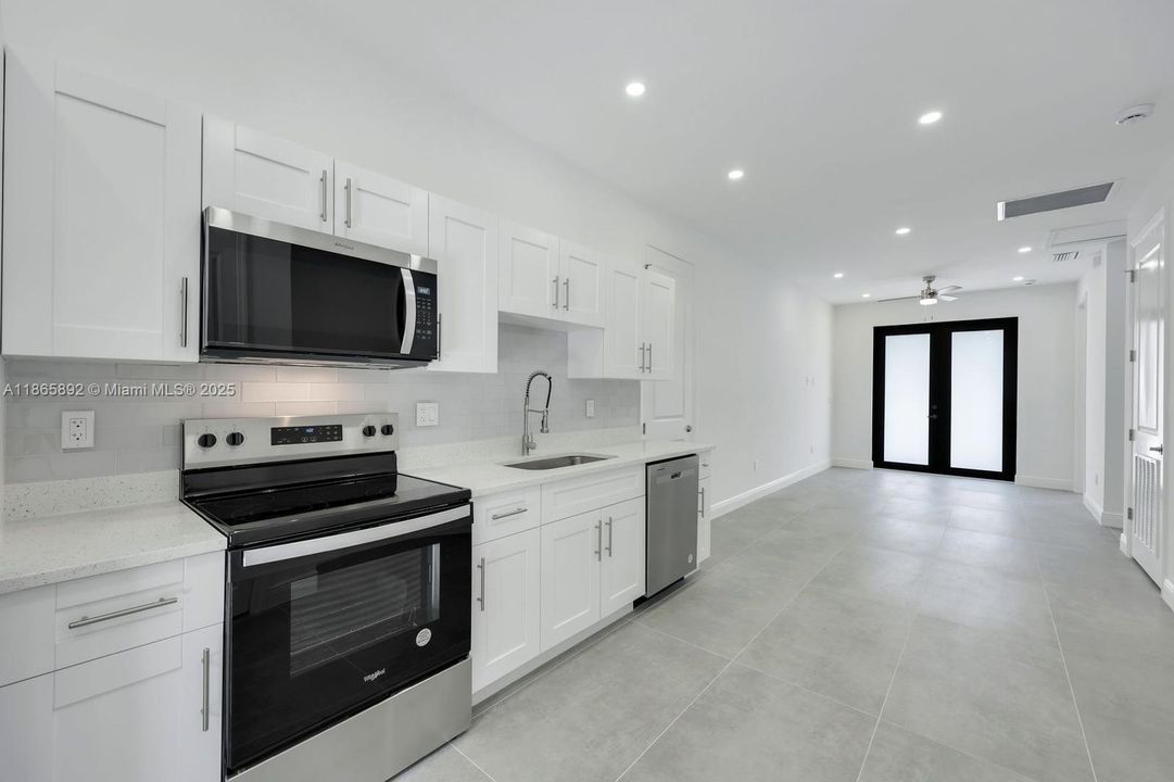 待售: $525,000 (4 贝兹, 4 浴室, 0 平方英尺)