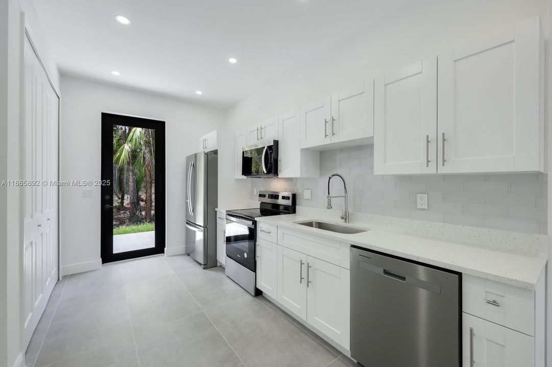 待售: $525,000 (4 贝兹, 4 浴室, 0 平方英尺)