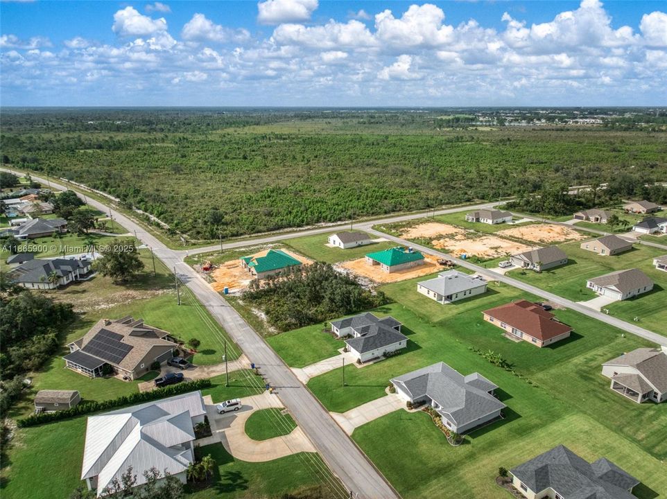 合同活跃: $342,900 (3 贝兹, 2 浴室, 1640 平方英尺)