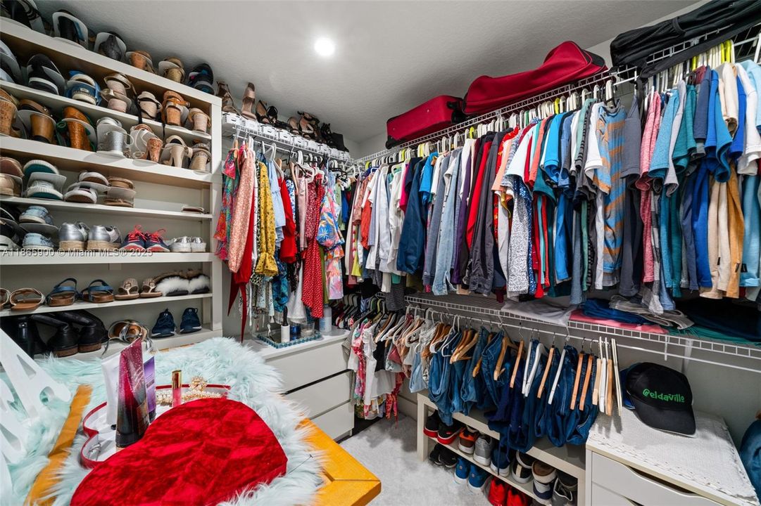 合同活跃: $342,900 (3 贝兹, 2 浴室, 1640 平方英尺)