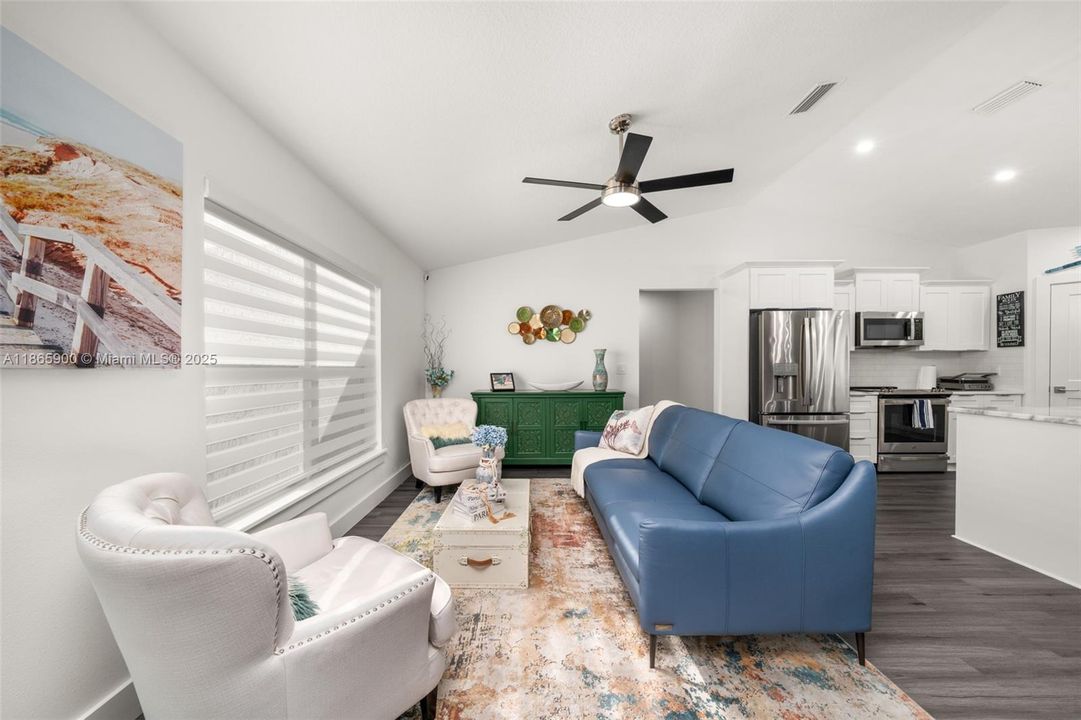 合同活跃: $342,900 (3 贝兹, 2 浴室, 1640 平方英尺)