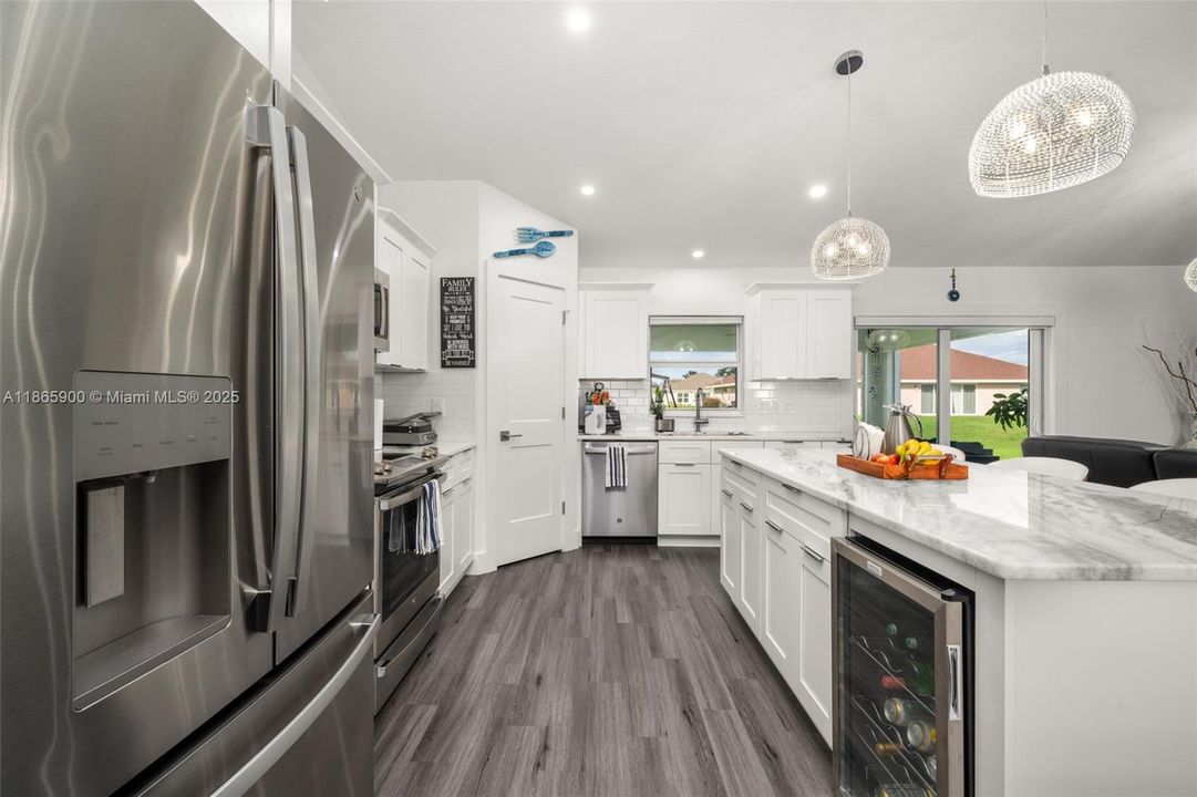 合同活跃: $342,900 (3 贝兹, 2 浴室, 1640 平方英尺)