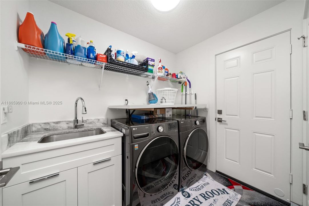 合同活跃: $342,900 (3 贝兹, 2 浴室, 1640 平方英尺)