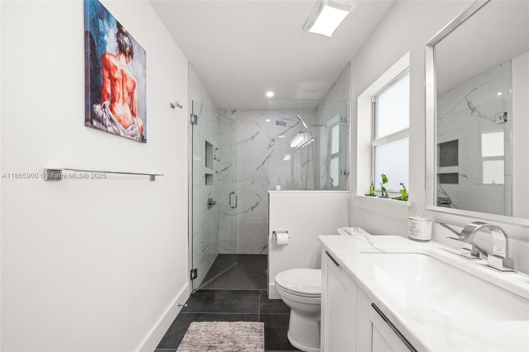 合同活跃: $342,900 (3 贝兹, 2 浴室, 1640 平方英尺)