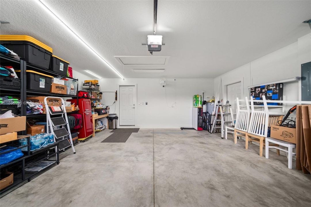 合同活跃: $342,900 (3 贝兹, 2 浴室, 1640 平方英尺)