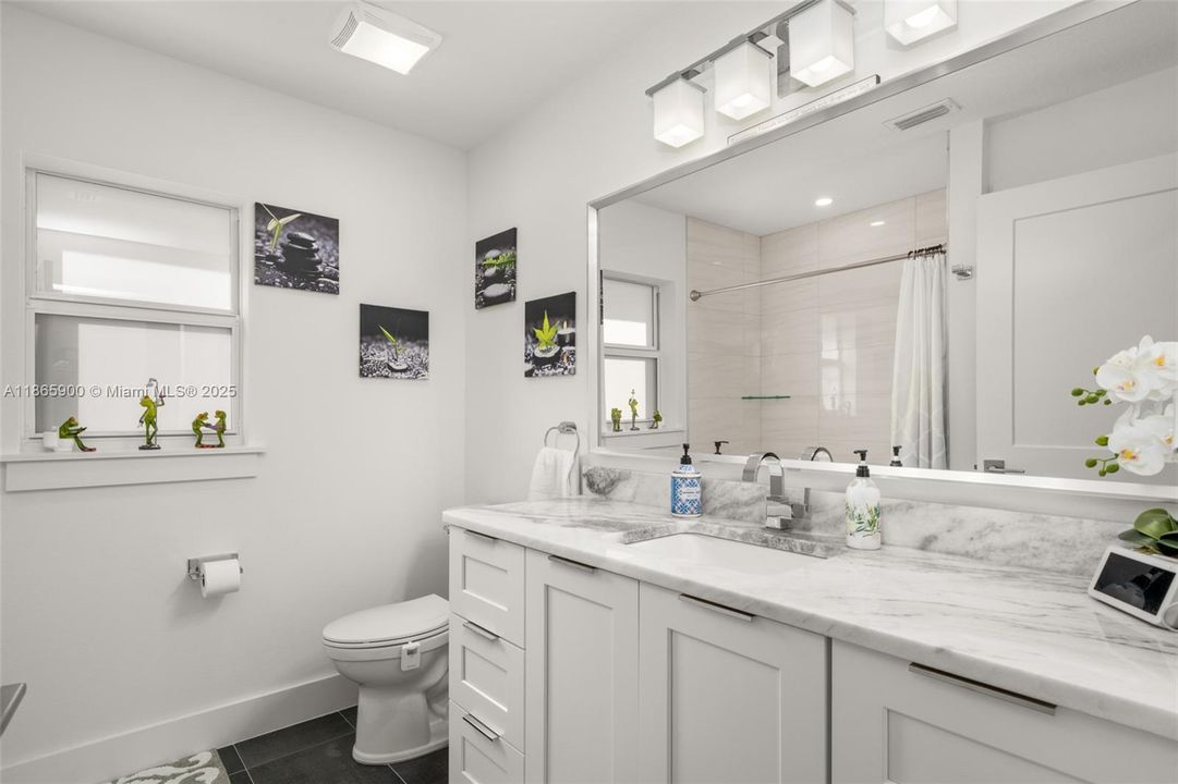 合同活跃: $342,900 (3 贝兹, 2 浴室, 1640 平方英尺)