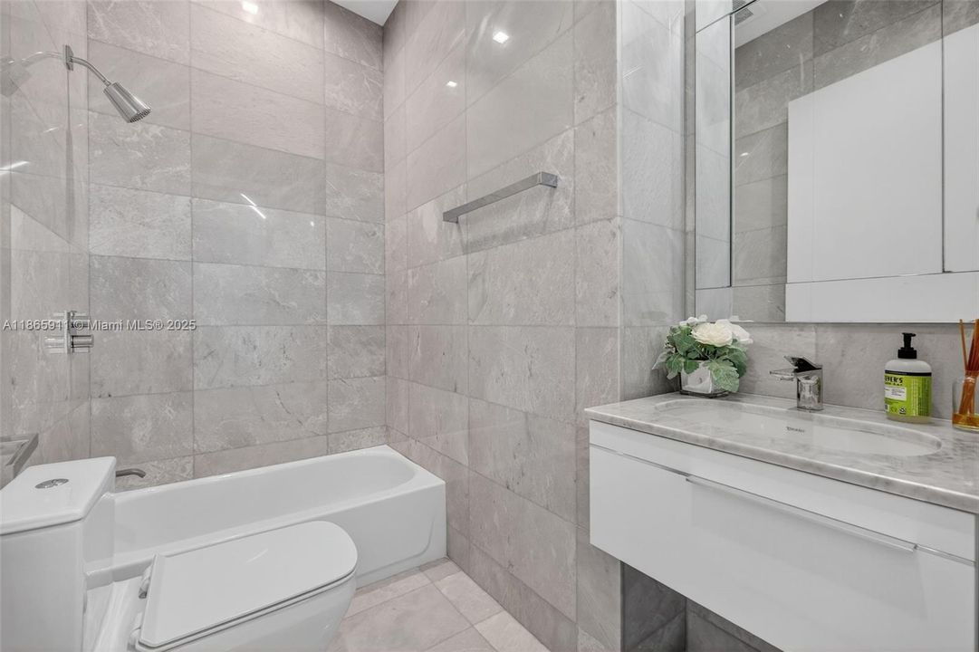 На продажу: $6,500,000 (4 спален, 5 ванн, 3252 Квадратных фут)