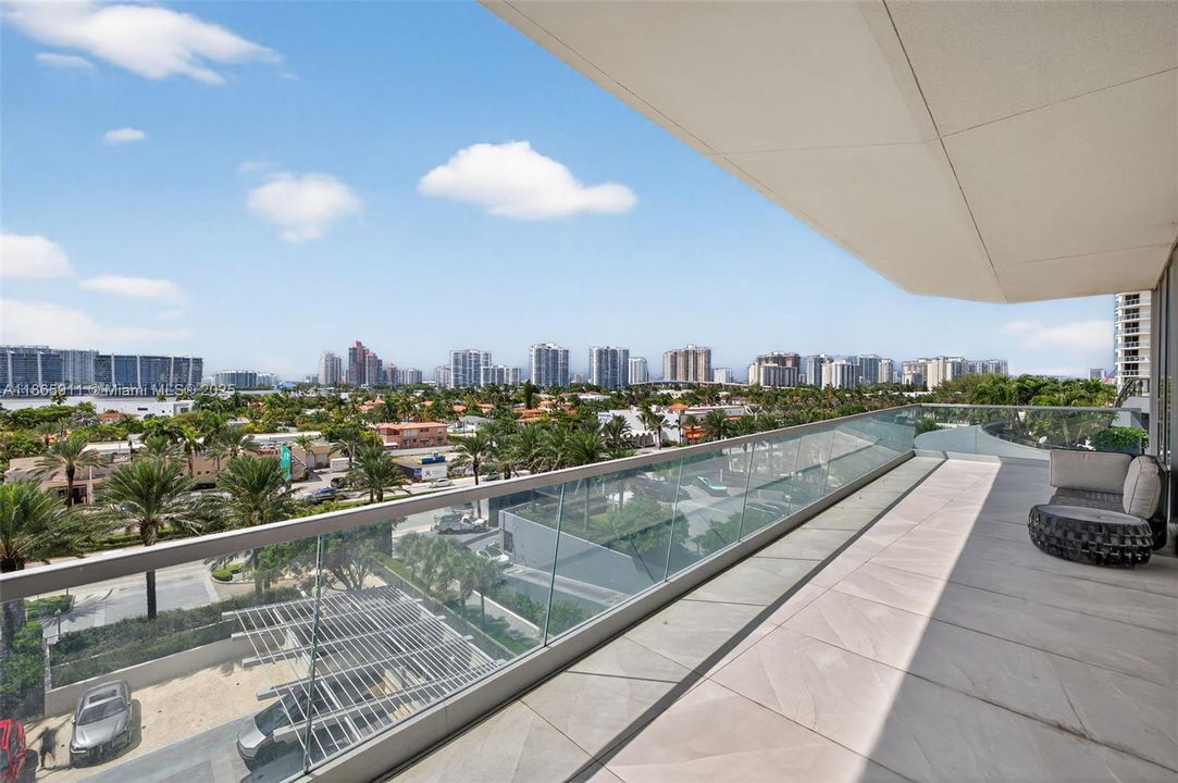 На продажу: $6,500,000 (4 спален, 5 ванн, 3252 Квадратных фут)