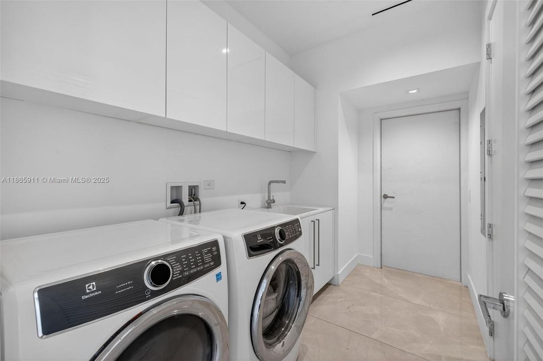 На продажу: $6,500,000 (4 спален, 5 ванн, 3252 Квадратных фут)