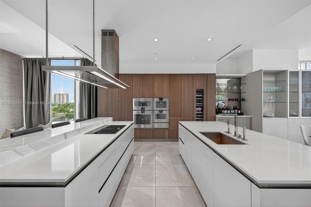 На продажу: $6,500,000 (4 спален, 5 ванн, 3252 Квадратных фут)