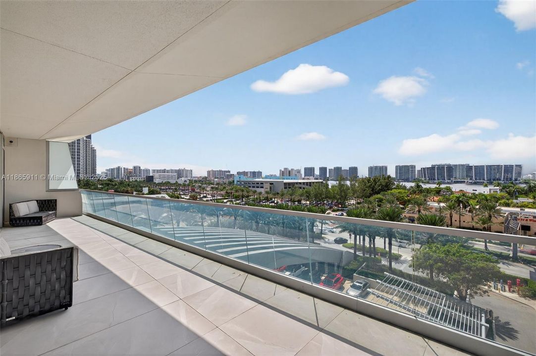 На продажу: $6,500,000 (4 спален, 5 ванн, 3252 Квадратных фут)