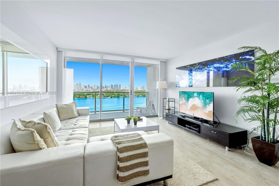 Active With Contract: $770,000 (1 beds, 1 baths, 746 Square Feet)