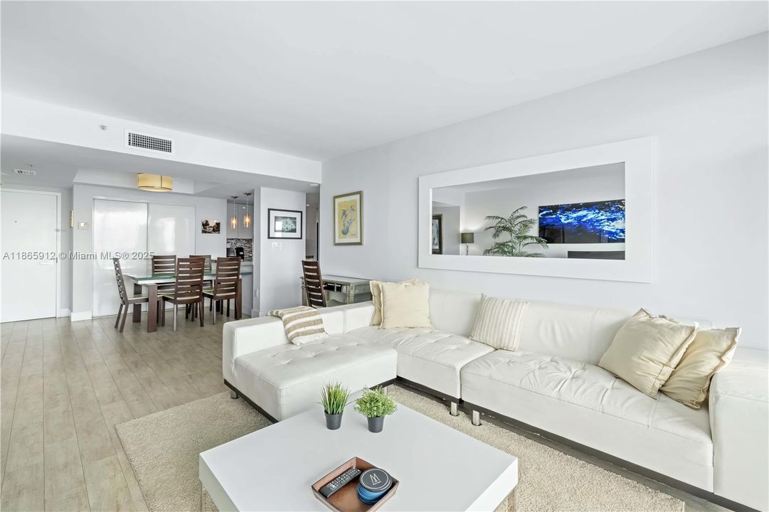 Active With Contract: $770,000 (1 beds, 1 baths, 746 Square Feet)