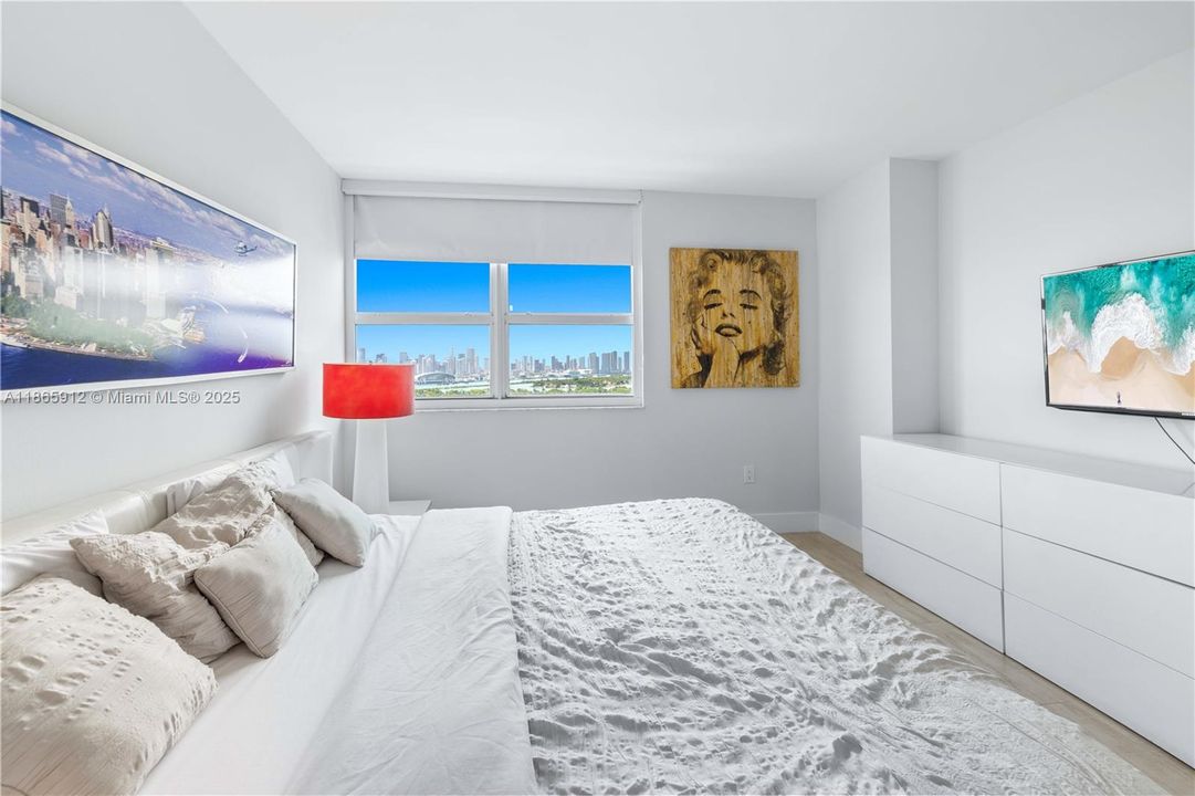 Active With Contract: $770,000 (1 beds, 1 baths, 746 Square Feet)