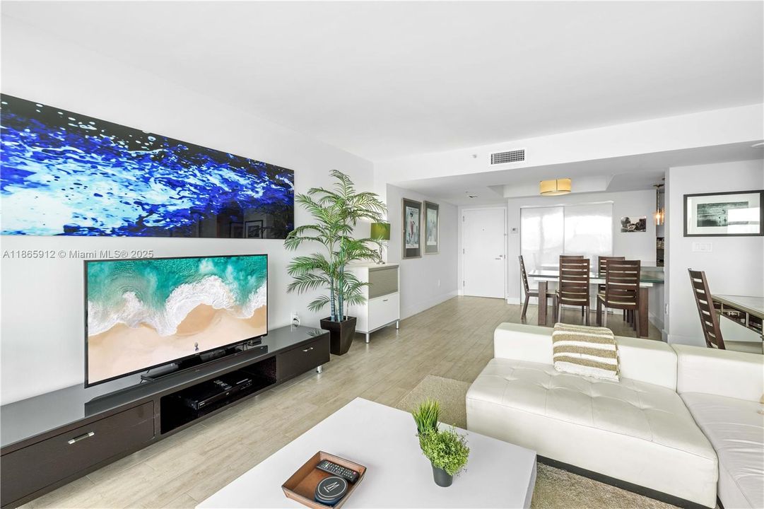 Active With Contract: $770,000 (1 beds, 1 baths, 746 Square Feet)