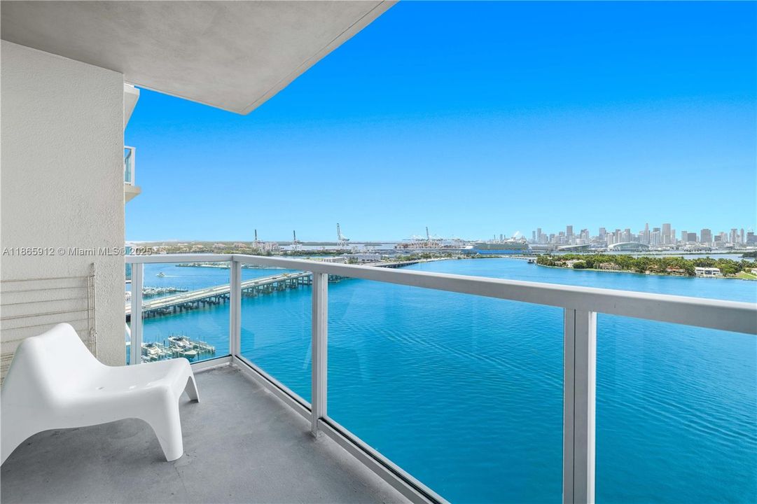 Active With Contract: $770,000 (1 beds, 1 baths, 746 Square Feet)