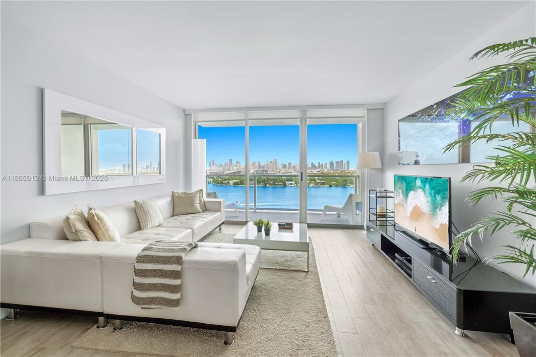 Active With Contract: $770,000 (1 beds, 1 baths, 746 Square Feet)