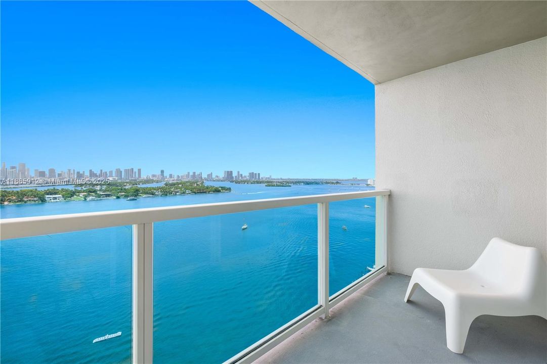 Active With Contract: $770,000 (1 beds, 1 baths, 746 Square Feet)