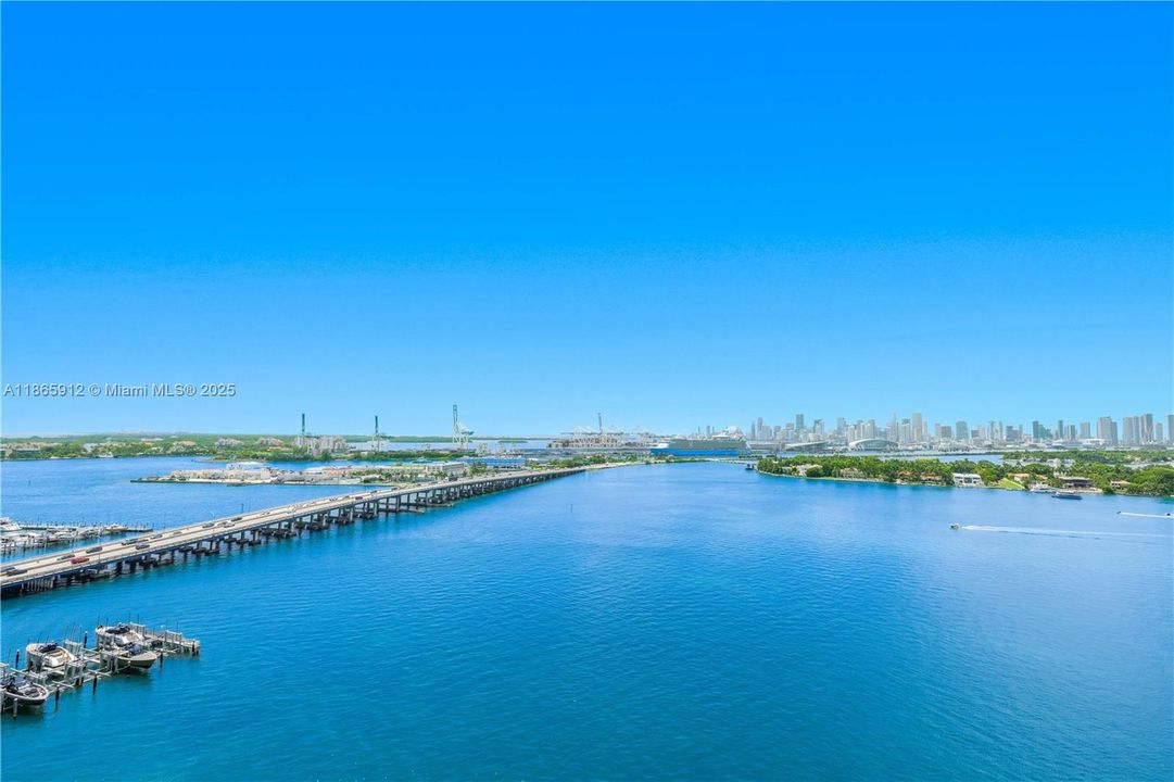 Active With Contract: $770,000 (1 beds, 1 baths, 746 Square Feet)