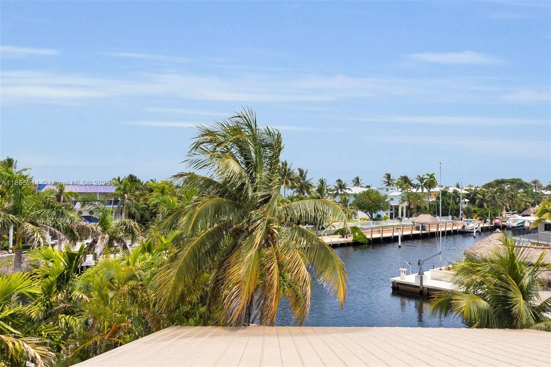 Recently Sold: $3,790,000 (4 beds, 3 baths, 4204 Square Feet)