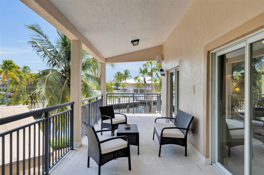 Recently Sold: $3,790,000 (4 beds, 3 baths, 4204 Square Feet)