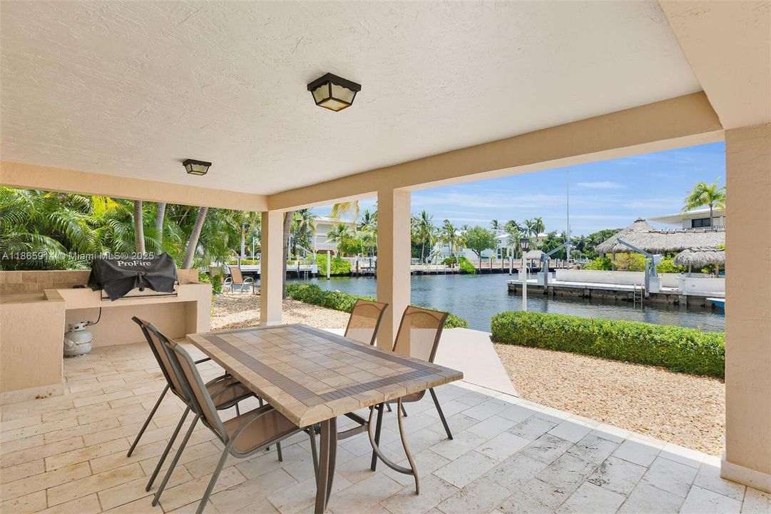 Recently Sold: $3,790,000 (4 beds, 3 baths, 4204 Square Feet)