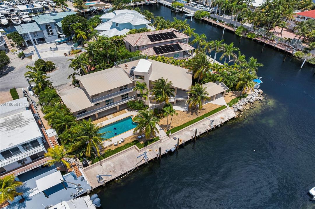 Recently Sold: $3,790,000 (4 beds, 3 baths, 4204 Square Feet)