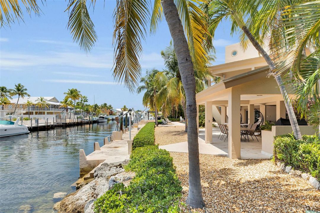 Recently Sold: $3,790,000 (4 beds, 3 baths, 4204 Square Feet)