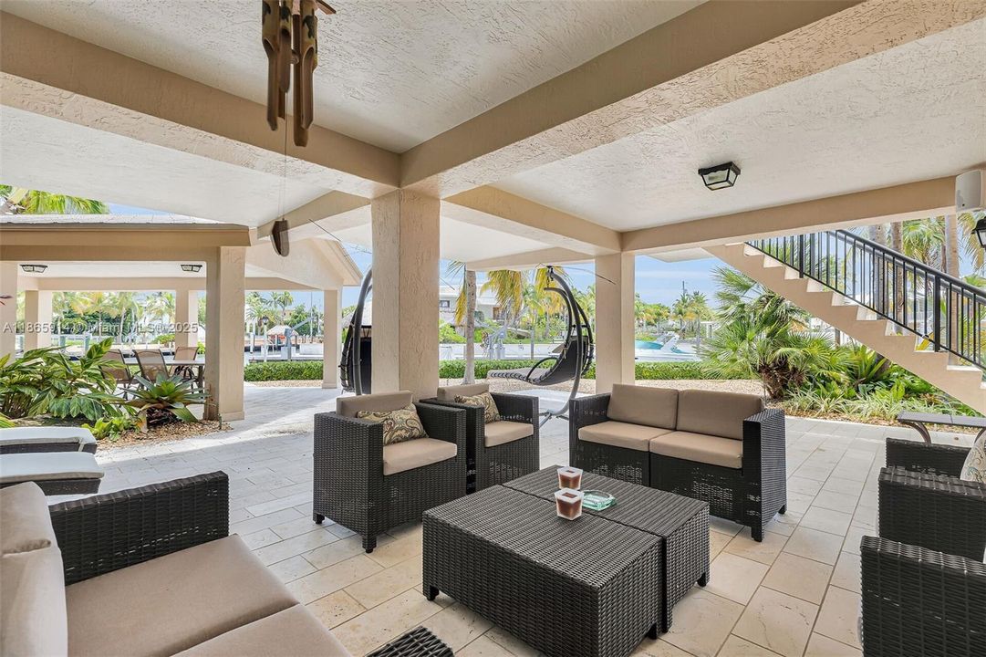 Recently Sold: $3,790,000 (4 beds, 3 baths, 4204 Square Feet)