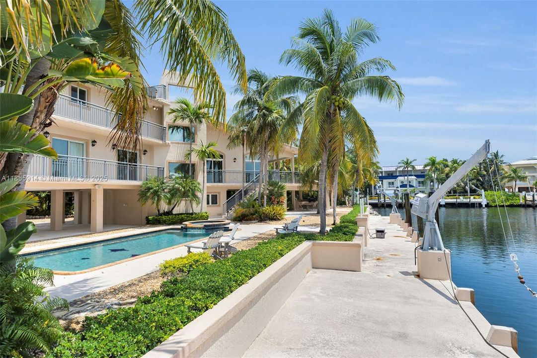 Recently Sold: $3,790,000 (4 beds, 3 baths, 4204 Square Feet)