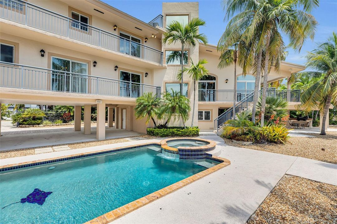 Recently Sold: $3,790,000 (4 beds, 3 baths, 4204 Square Feet)