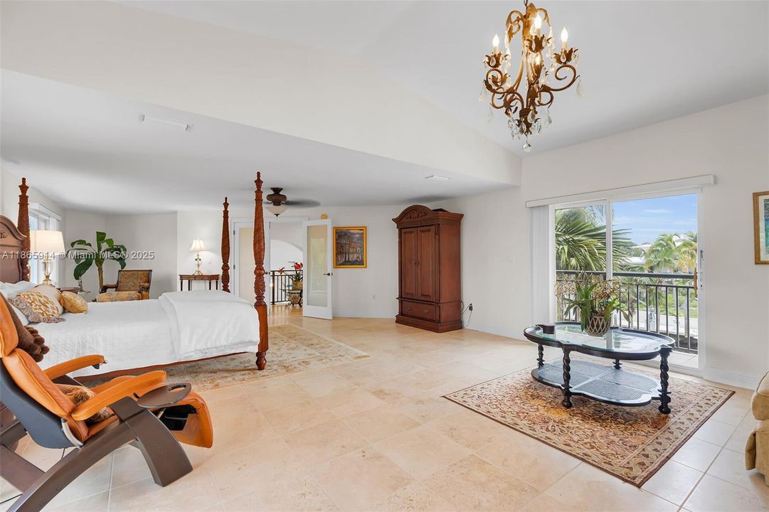 Recently Sold: $3,790,000 (4 beds, 3 baths, 4204 Square Feet)