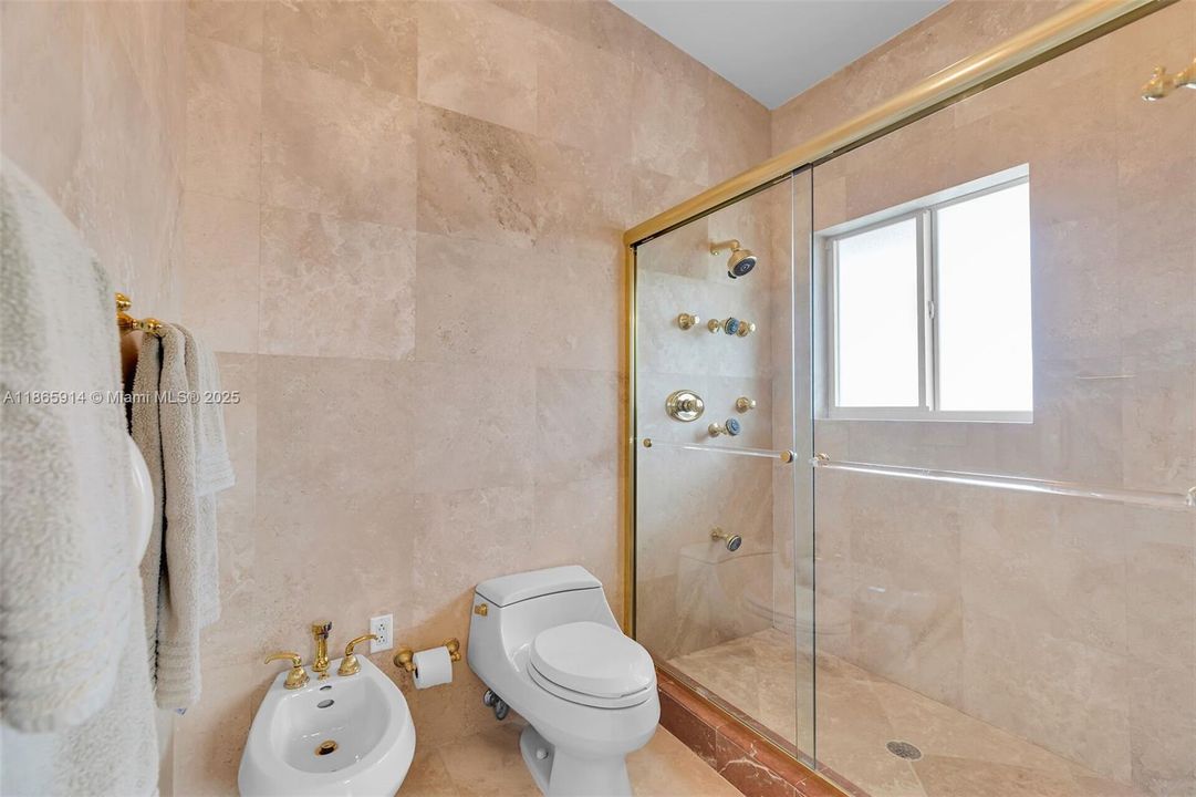 Recently Sold: $3,790,000 (4 beds, 3 baths, 4204 Square Feet)